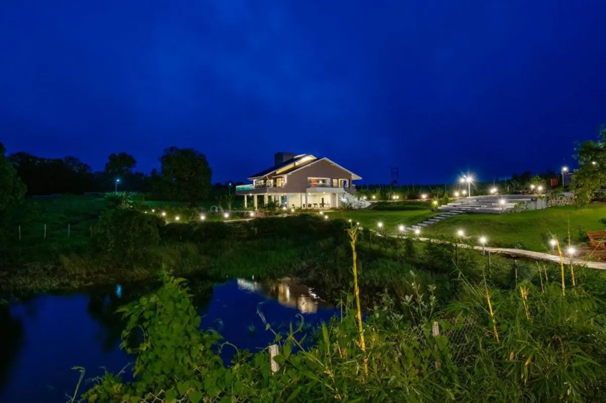 THE AROWANA VILLA LAKEFRONT 3BHK